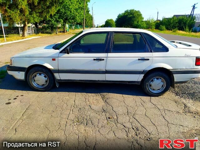 Белый Фольксваген Пассат, объемом двигателя 1.6 л и пробегом 303 тыс. км за 2100 $, фото 5 на Automoto.ua