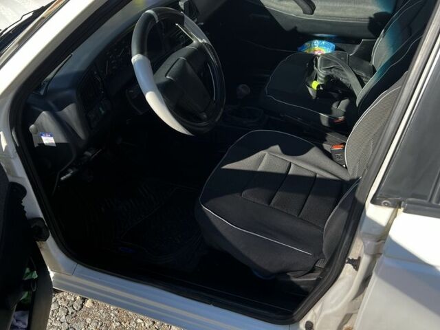 Белый Фольксваген Пассат, объемом двигателя 1.8 л и пробегом 437 тыс. км за 2650 $, фото 7 на Automoto.ua