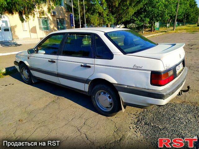 Белый Фольксваген Пассат, объемом двигателя 1.6 л и пробегом 303 тыс. км за 2100 $, фото 6 на Automoto.ua