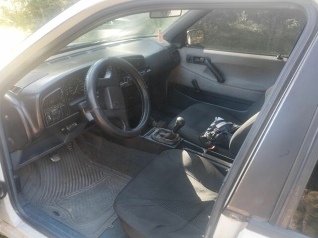 Белый Фольксваген Пассат, объемом двигателя 1.8 л и пробегом 5 тыс. км за 1500 $, фото 6 на Automoto.ua