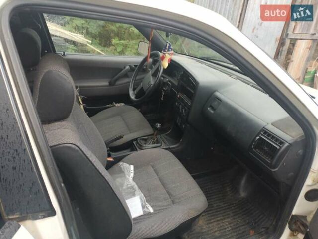 Белый Фольксваген Пассат, объемом двигателя 0 л и пробегом 100 тыс. км за 1300 $, фото 6 на Automoto.ua