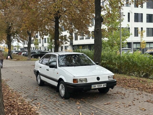 Білий Фольксваген Пассат, об'ємом двигуна 0 л та пробігом 300 тис. км за 1499 $, фото 1 на Automoto.ua