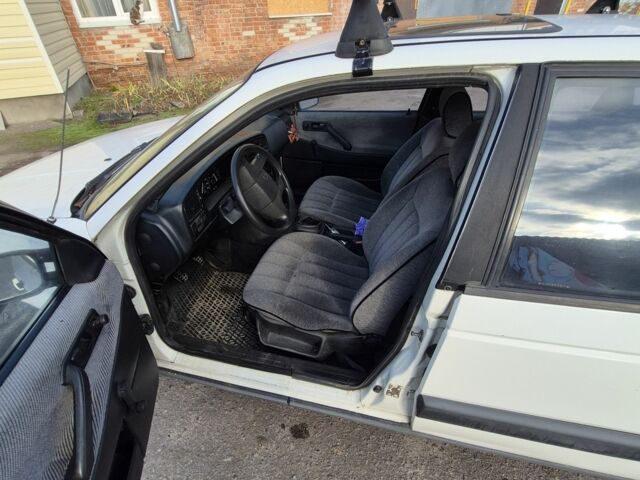 Белый Фольксваген Пассат, объемом двигателя 1.8 л и пробегом 375 тыс. км за 1665 $, фото 4 на Automoto.ua