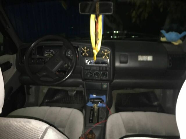 Белый Фольксваген Пассат, объемом двигателя 2 л и пробегом 1000 тыс. км за 2300 $, фото 1 на Automoto.ua