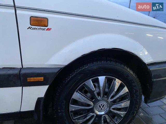 Белый Фольксваген Пассат, объемом двигателя 1.78 л и пробегом 401 тыс. км за 2000 $, фото 5 на Automoto.ua