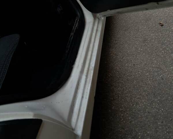 Белый Фольксваген Пассат, объемом двигателя 1.8 л и пробегом 410 тыс. км за 2500 $, фото 11 на Automoto.ua