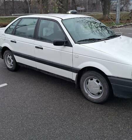 Белый Фольксваген Пассат, объемом двигателя 1.8 л и пробегом 350 тыс. км за 1700 $, фото 6 на Automoto.ua