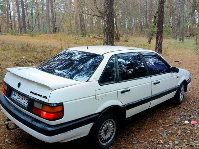 Белый Фольксваген Пассат, объемом двигателя 2 л и пробегом 380 тыс. км за 1500 $, фото 3 на Automoto.ua