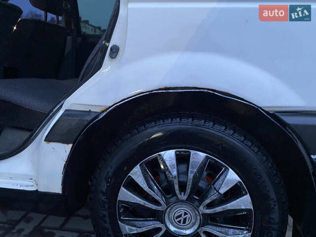 Белый Фольксваген Пассат, объемом двигателя 1.78 л и пробегом 401 тыс. км за 2000 $, фото 3 на Automoto.ua