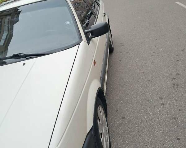 Белый Фольксваген Пассат, объемом двигателя 1.8 л и пробегом 410 тыс. км за 2500 $, фото 7 на Automoto.ua