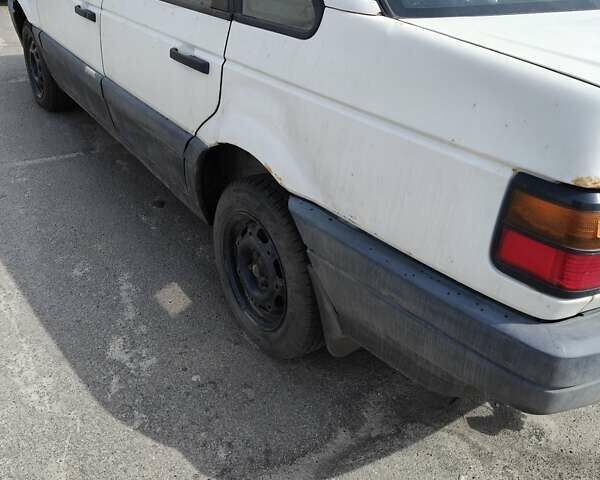 Белый Фольксваген Пассат, объемом двигателя 1.8 л и пробегом 600 тыс. км за 1000 $, фото 4 на Automoto.ua