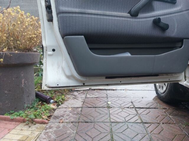 Белый Фольксваген Пассат, объемом двигателя 1.8 л и пробегом 420 тыс. км за 1200 $, фото 3 на Automoto.ua