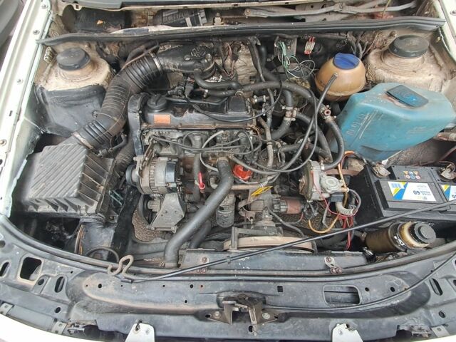 Белый Фольксваген Пассат, объемом двигателя 1.8 л и пробегом 410 тыс. км за 2500 $, фото 19 на Automoto.ua