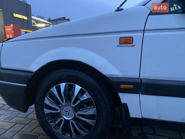 Белый Фольксваген Пассат, объемом двигателя 1.78 л и пробегом 401 тыс. км за 2000 $, фото 2 на Automoto.ua