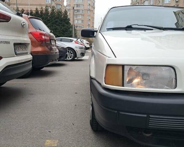 Белый Фольксваген Пассат, объемом двигателя 1.8 л и пробегом 410 тыс. км за 2500 $, фото 1 на Automoto.ua