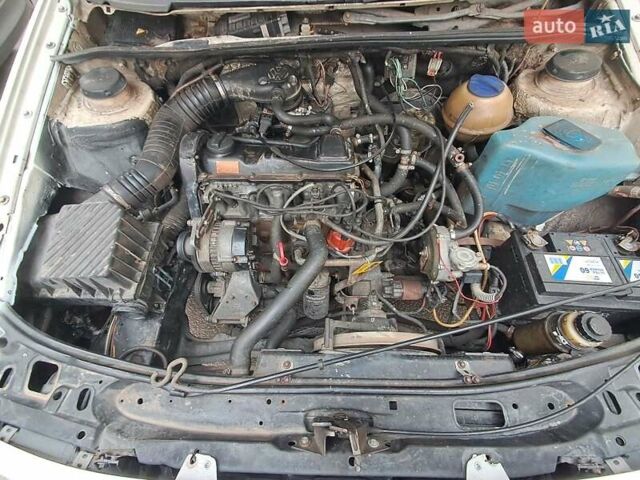 Белый Фольксваген Пассат, объемом двигателя 1.8 л и пробегом 410 тыс. км за 2500 $, фото 18 на Automoto.ua