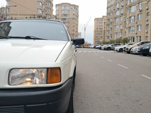 Белый Фольксваген Пассат, объемом двигателя 1.8 л и пробегом 410 тыс. км за 2500 $, фото 1 на Automoto.ua