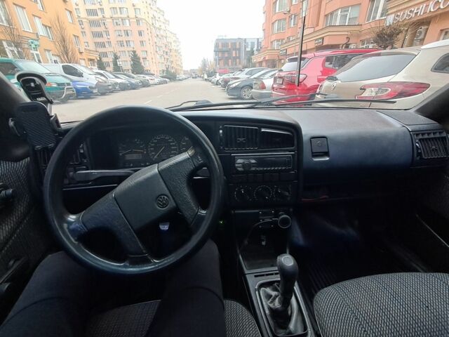 Белый Фольксваген Пассат, объемом двигателя 1.8 л и пробегом 410 тыс. км за 2500 $, фото 17 на Automoto.ua