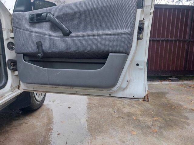 Белый Фольксваген Пассат, объемом двигателя 1.8 л и пробегом 420 тыс. км за 1200 $, фото 5 на Automoto.ua