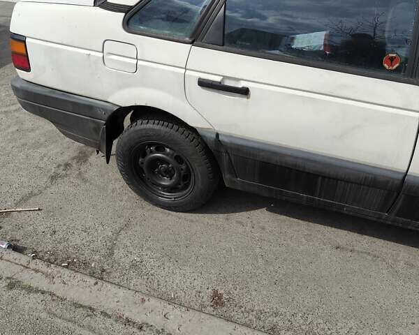 Белый Фольксваген Пассат, объемом двигателя 1.8 л и пробегом 600 тыс. км за 1000 $, фото 2 на Automoto.ua