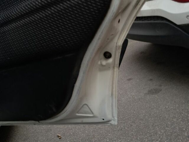 Белый Фольксваген Пассат, объемом двигателя 1.8 л и пробегом 410 тыс. км за 2500 $, фото 11 на Automoto.ua