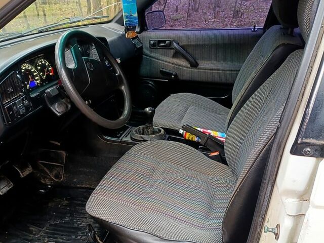 Белый Фольксваген Пассат, объемом двигателя 2 л и пробегом 380 тыс. км за 1500 $, фото 5 на Automoto.ua