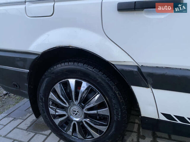 Белый Фольксваген Пассат, объемом двигателя 1.78 л и пробегом 401 тыс. км за 2000 $, фото 4 на Automoto.ua