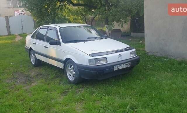 Белый Фольксваген Пассат, объемом двигателя 1.8 л и пробегом 330 тыс. км за 1200 $, фото 3 на Automoto.ua