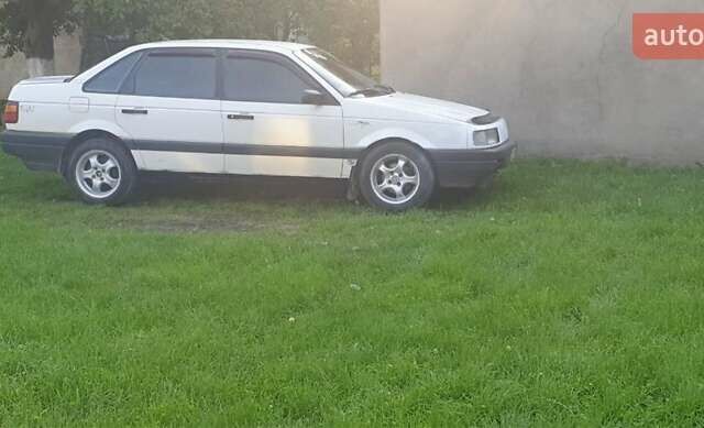 Белый Фольксваген Пассат, объемом двигателя 1.8 л и пробегом 330 тыс. км за 1200 $, фото 1 на Automoto.ua