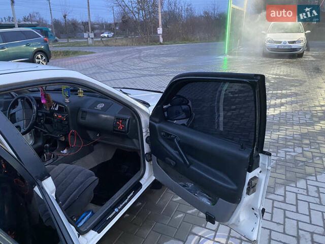 Белый Фольксваген Пассат, объемом двигателя 1.78 л и пробегом 401 тыс. км за 2000 $, фото 7 на Automoto.ua
