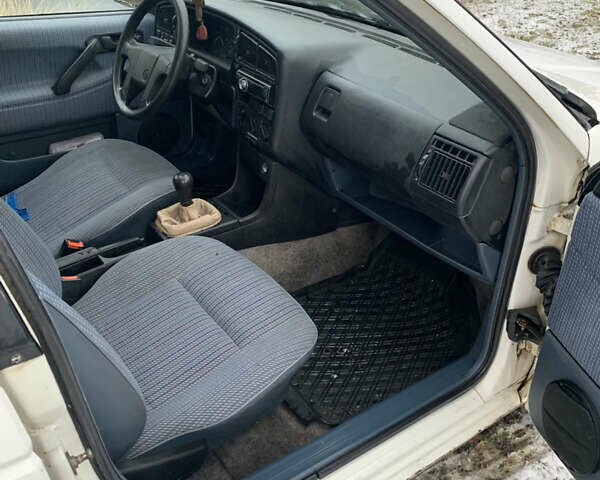 Білий Фольксваген Пассат, об'ємом двигуна 1.8 л та пробігом 415 тис. км за 1400 $, фото 6 на Automoto.ua