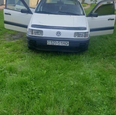 Белый Фольксваген Пассат, объемом двигателя 1.8 л и пробегом 330 тыс. км за 1200 $, фото 1 на Automoto.ua