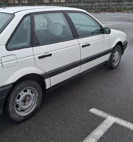 Белый Фольксваген Пассат, объемом двигателя 1.8 л и пробегом 350 тыс. км за 1700 $, фото 1 на Automoto.ua