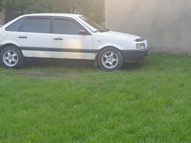 Белый Фольксваген Пассат, объемом двигателя 1.8 л и пробегом 330 тыс. км за 1200 $, фото 2 на Automoto.ua