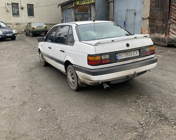 Белый Фольксваген Пассат, объемом двигателя 2 л и пробегом 300 тыс. км за 1500 $, фото 3 на Automoto.ua