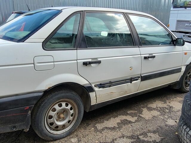 Белый Фольксваген Пассат, объемом двигателя 1.8 л и пробегом 300 тыс. км за 1200 $, фото 2 на Automoto.ua