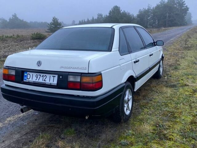 Белый Фольксваген Пассат, объемом двигателя 1.8 л и пробегом 307 тыс. км за 2500 $, фото 3 на Automoto.ua