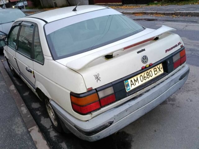 Белый Фольксваген Пассат, объемом двигателя 1.8 л и пробегом 1 тыс. км за 1600 $, фото 2 на Automoto.ua