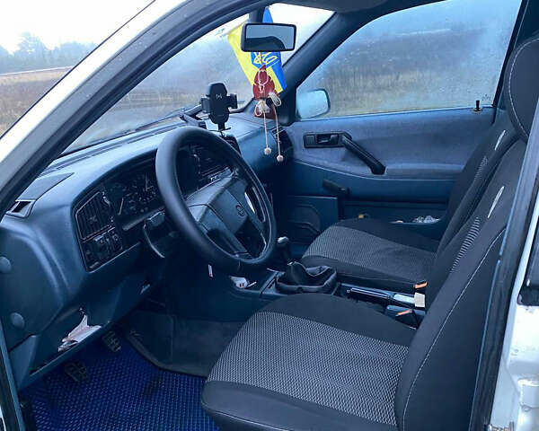 Белый Фольксваген Пассат, объемом двигателя 1.78 л и пробегом 307 тыс. км за 2500 $, фото 5 на Automoto.ua