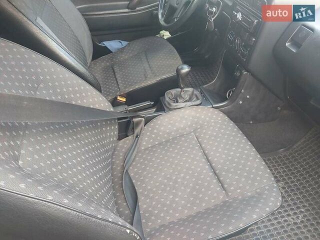 Білий Фольксваген Пассат, об'ємом двигуна 1.8 л та пробігом 279 тис. км за 1299 $, фото 7 на Automoto.ua