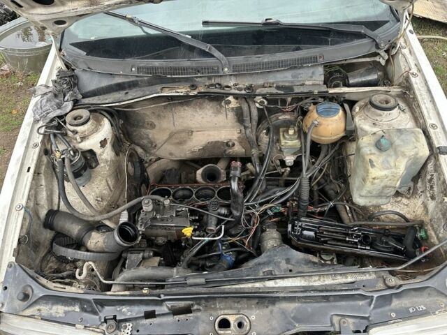 Белый Фольксваген Пассат, объемом двигателя 1.9 л и пробегом 123 тыс. км за 287 $, фото 2 на Automoto.ua