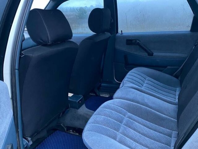 Белый Фольксваген Пассат, объемом двигателя 1.8 л и пробегом 307 тыс. км за 2500 $, фото 4 на Automoto.ua