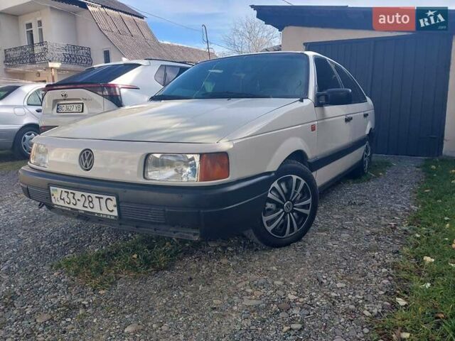 Білий Фольксваген Пассат, об'ємом двигуна 1.8 л та пробігом 279 тис. км за 1299 $, фото 18 на Automoto.ua