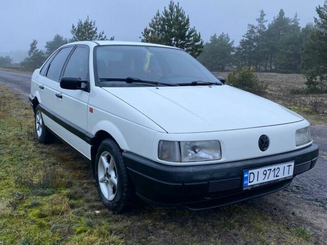 Белый Фольксваген Пассат, объемом двигателя 1.8 л и пробегом 307 тыс. км за 2500 $, фото 1 на Automoto.ua