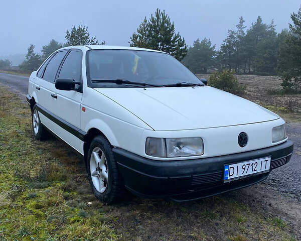 Белый Фольксваген Пассат, объемом двигателя 1.78 л и пробегом 307 тыс. км за 2500 $, фото 1 на Automoto.ua