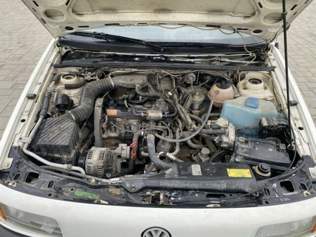 Белый Фольксваген Пассат, объемом двигателя 1.8 л и пробегом 250 тыс. км за 1450 $, фото 7 на Automoto.ua