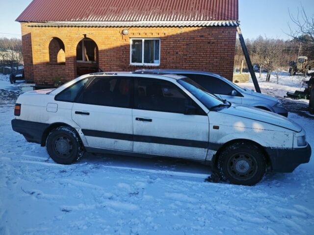 Белый Фольксваген Пассат, объемом двигателя 1.8 л и пробегом 371 тыс. км за 1200 $, фото 2 на Automoto.ua