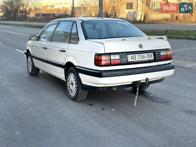Белый Фольксваген Пассат, объемом двигателя 2 л и пробегом 330 тыс. км за 1999 $, фото 3 на Automoto.ua