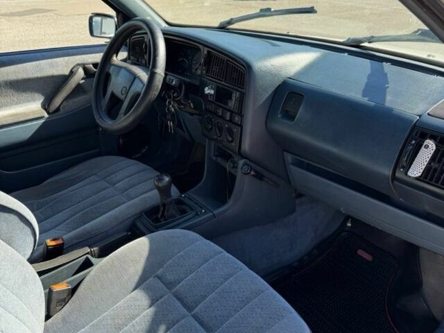 Белый Фольксваген Пассат, объемом двигателя 2 л и пробегом 200 тыс. км за 1399 $, фото 16 на Automoto.ua