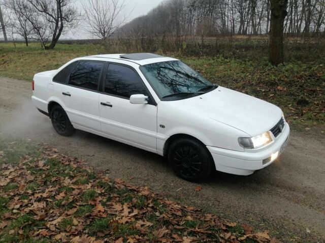 Белый Фольксваген Пассат, объемом двигателя 2 л и пробегом 100 тыс. км за 1500 $, фото 3 на Automoto.ua